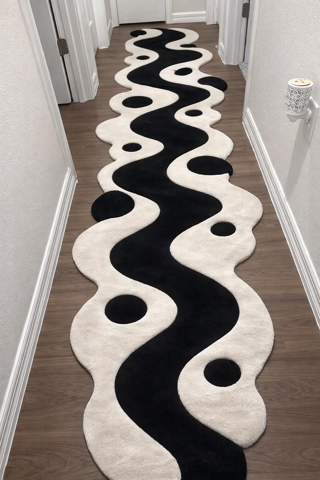 Abstract Wavy Wool Runner Rug | Handmade Tufted Organic Shape Carpet
