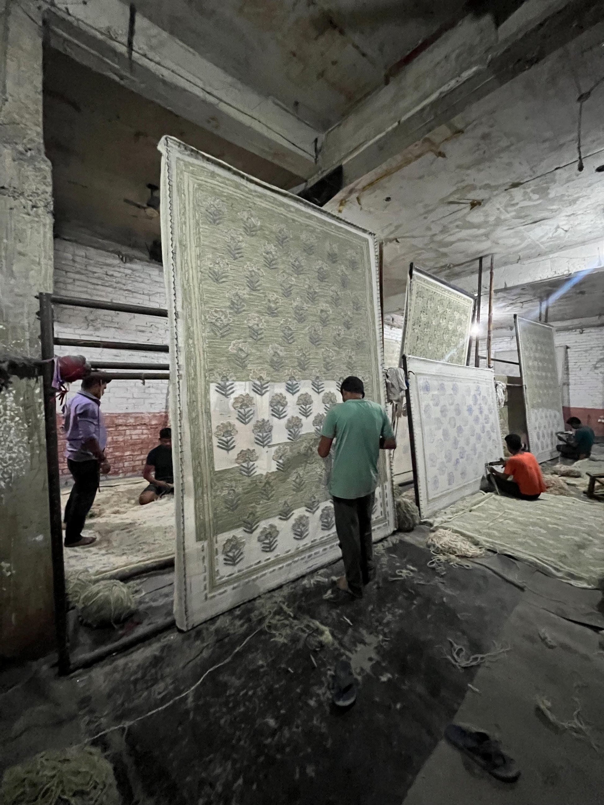 Custom Bulk Hand Tufted Wool Rugs | Wholesale Rugs for Hotels, Airbnb & Interior Designers | Large Area Rugs | HandwovenHeirloomsIN